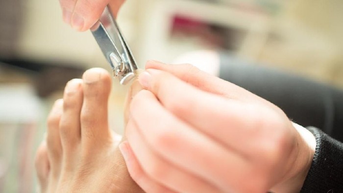 potong kuku jempol kaki male beauty treatment