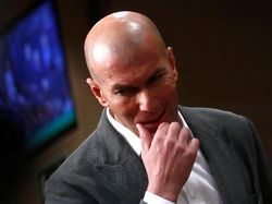 Varane: Zidane Menguasai Ruang Ganti Madrid Tanpa Meninggikan Suara