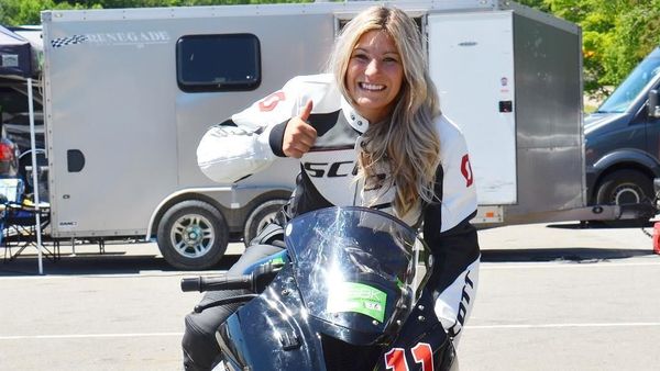 Bikin Pria Minder, Wanita Cantik Ini Jago Balapan Motocross Hingga Mobil Truk