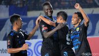 Persib Bandung Lumat Perseru 4-0