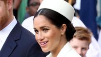 Meghan Markle Anggun Pakai Topi Peci di Commonwealth Day 2019