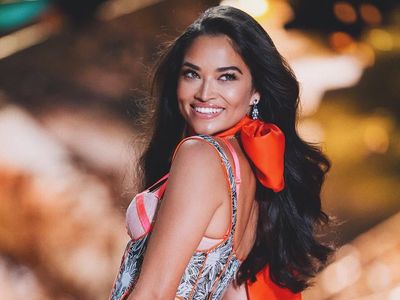 Potret Model Victorias Secret yang Banjir Hujatan Usai Foto Tanpa Busana