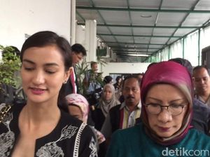 Ratna Sarumpaet Jalani Sidang Lanjutan, Atiqah Hasiholan Setia Menemani Ratna Sarumpaet Jalani Sidang Lanjutan, Atiqah Hasiholan Setia Menemani