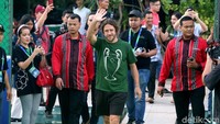 Laga tersebut ikut dimeriahkan sejumlah suporter Barcelona Indonesia.