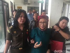 Tersenyum, Ratna Sarumpaet Siap Hadapi Sidang Lanjutan