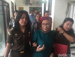 Tersenyum, Ratna Sarumpaet Siap Hadapi Sidang Lanjutan