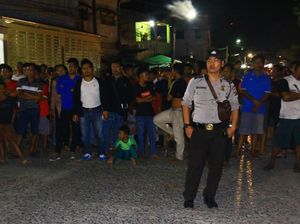 Polisi Masih Sterilisasi Pasca Istri Terduga Teroris Meledakkan Diri Polisi Masih Sterilisasi Pasca Istri Terduga Teroris Meledakkan Diri