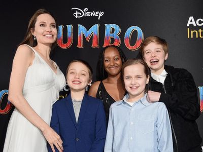 Angelina Jolie Ajak Anak-anaknya di Premiere Dumbo