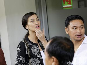 Eksepsi Ratna Sarumpaet Ditolak, Atiqah Hasiholan Kecewa Berat Eksepsi Ratna Sarumpaet Ditolak, Atiqah Hasiholan Kecewa Berat