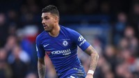 Emerson Palmieri membayar kepercayaan Maurizio Sarri untuk mengisi posisi Marcos Alonso. Emerson tampil yang turut berkontribusi saat Chelsea bermain 1-1 melawan Wolverhampton. Foto: Getty Images