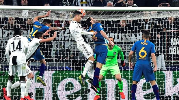 Cristiano Ronaldo mencetak dua gol melalui sundulan kepala.