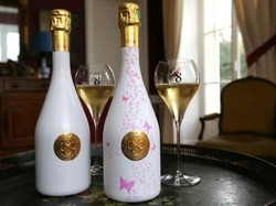Unik! Botol Champagne Jadi Keren Saat Terkena Suhu Dingin