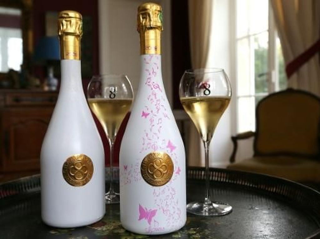 Unik! Botol Champagne Jadi Keren Saat Terkena Suhu Dingin Unik! Botol Champagne Jadi Keren Saat Terkena Suhu Dingin