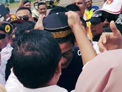 Emak-emak Sambut Sandiaga di Bima NTB, Teriak Pak Sandi Menang