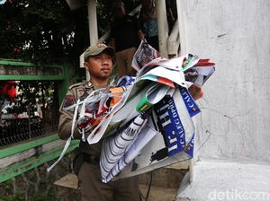 Ratusan Baliho Bacaleg di Jalur Puncak Cianjur Ditertibkan Ratusan Baliho Bacaleg di Jalur Puncak Cianjur Ditertibkan