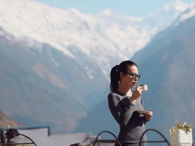 Pegunungan Himalaya, Nepal & Sophia Latjuba