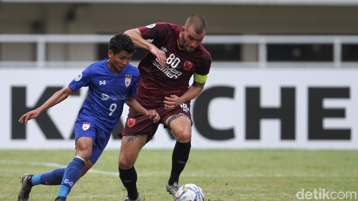 Wiljan Pluim akan mudik untuk pemulihan cedera lutut. (Rifkianto Nugroho/detikSport)
