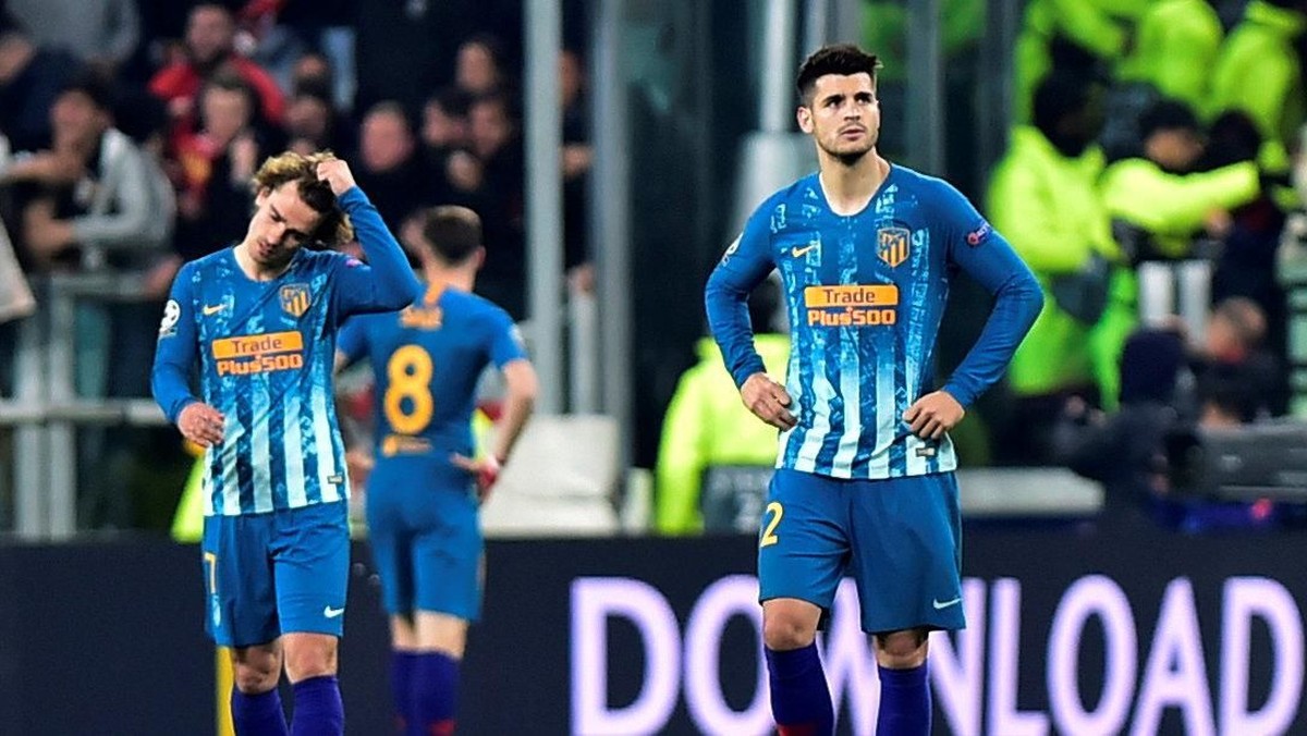 Alvaro Morata (kanan) bikin blunder dalam gol pertama Juventus. (Foto: Massimo Pinca/Reuters)