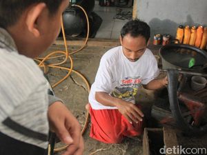 Merasa Mampu Kerja, Montir Difabel di Maros Ogah Diajak Ngemis Merasa Mampu Kerja, Montir Difabel di Maros Ogah Diajak Ngemis