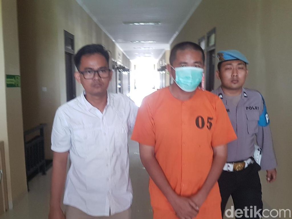 Pemalsu KTP dan SIM Berkedok Tukang Fotokopi Ditangkap di Serang Pemalsu KTP dan SIM Berkedok Tukang Fotokopi Ditangkap di Serang