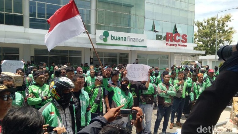 Tarif Dipotong 20 Persen, Mitra Gojek di Solo Gelar Demo