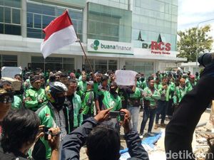 Tarif Dipotong 20 Persen, Mitra Gojek di Solo Gelar Demo