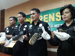 Besuk Suami di Lapas Bekasi Sambil Bawa Ganja, Wanita ini Ditangkap Besuk Suami di Lapas Bekasi Sambil Bawa Ganja, Wanita ini Ditangkap
