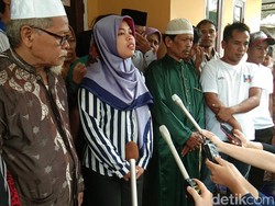 Gembiranya Siti Aisyah Kembali ke Kampung Halaman
