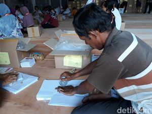 KPU Yogya Mulai Lipat 316.659 Surat Suara DPR RI Hari Ini