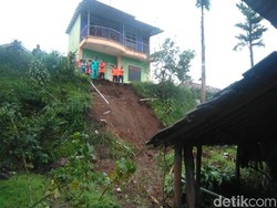 Lereng Lawu Karanganyar Hujan Lebat, Air Meluap