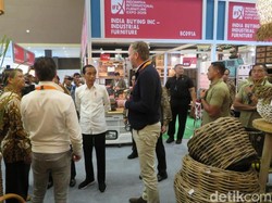 Tinjau Pameran Furnitur di JIExpo, Jokowi Harap Industri Mebel Tumbuh 2 Digit