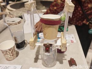 Dudukan Kopi Anti Tumpah Buat yang Ngantukan Saat Naik Mobil