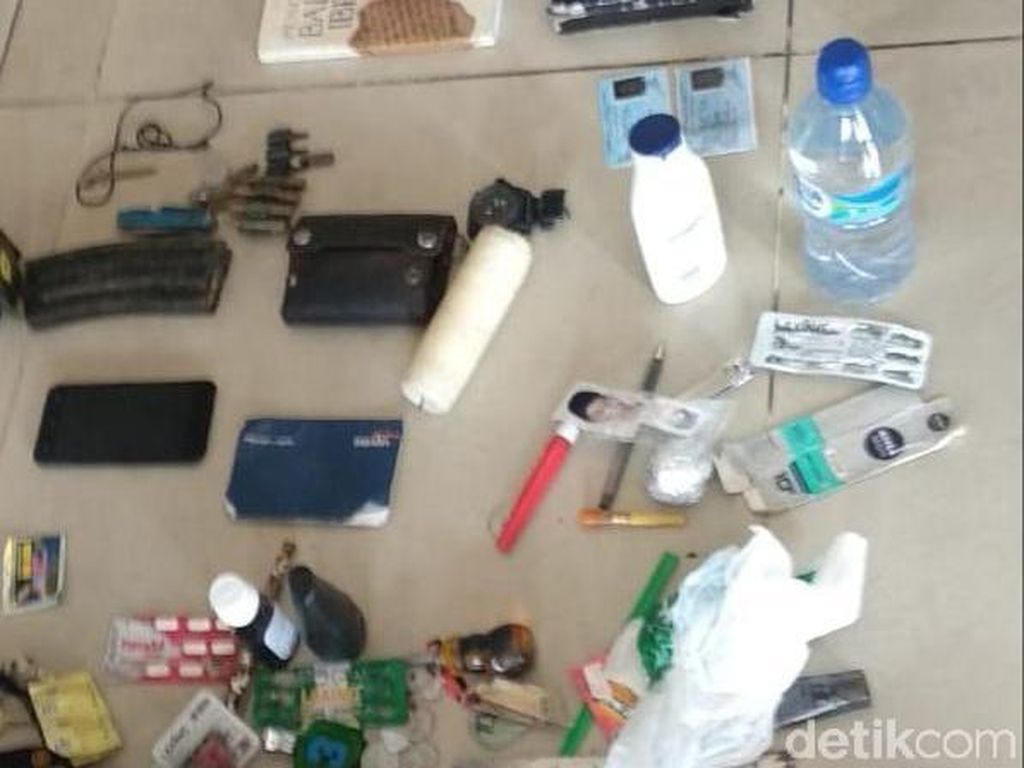 Pria Pembawa Bahan Peledak di Mako Brimob Yogya Berasal dari Cirebon Pria Pembawa Bahan Peledak di Mako Brimob Yogya Berasal dari Cirebon