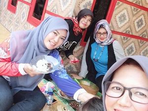 Mengintip Keseruan Makan Jolene Marie Hingga Bupati Irna Narulita Mengintip Keseruan Makan Jolene Marie Hingga Bupati Irna Narulita