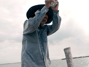 Tak Lekang Oleh Usia, Pak Adim Sukarela Jaga Pulau Untung Jawa