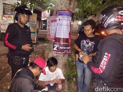 Bawa Tembakau Gorilla, 6 Pemuda Ditangkap di Duren Sawit