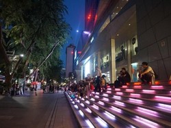 Gemerlap Orchard Road Kala Malam
