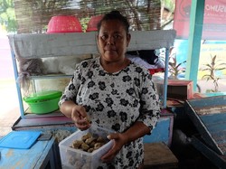 Kisah Pedagang Bakso di Kepulauan yang Siasati Daging dengan Ikan