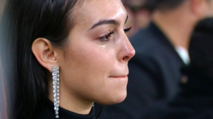 Ekspresi Georgina Rodriguez saat Cristiano Ronaldo mencetak hat-trick. ( Foto: Istimewa) Ekspresi Georgina Rodriguez saat Cristiano Ronaldo mencetak hat-trick. ( Foto: Istimewa)