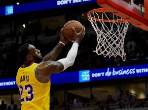Air Mata LeBron James Sepeninggal Kobe Bryant