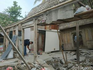 Tanah Gerak Rusak Belasan Rumah di Tulungagung