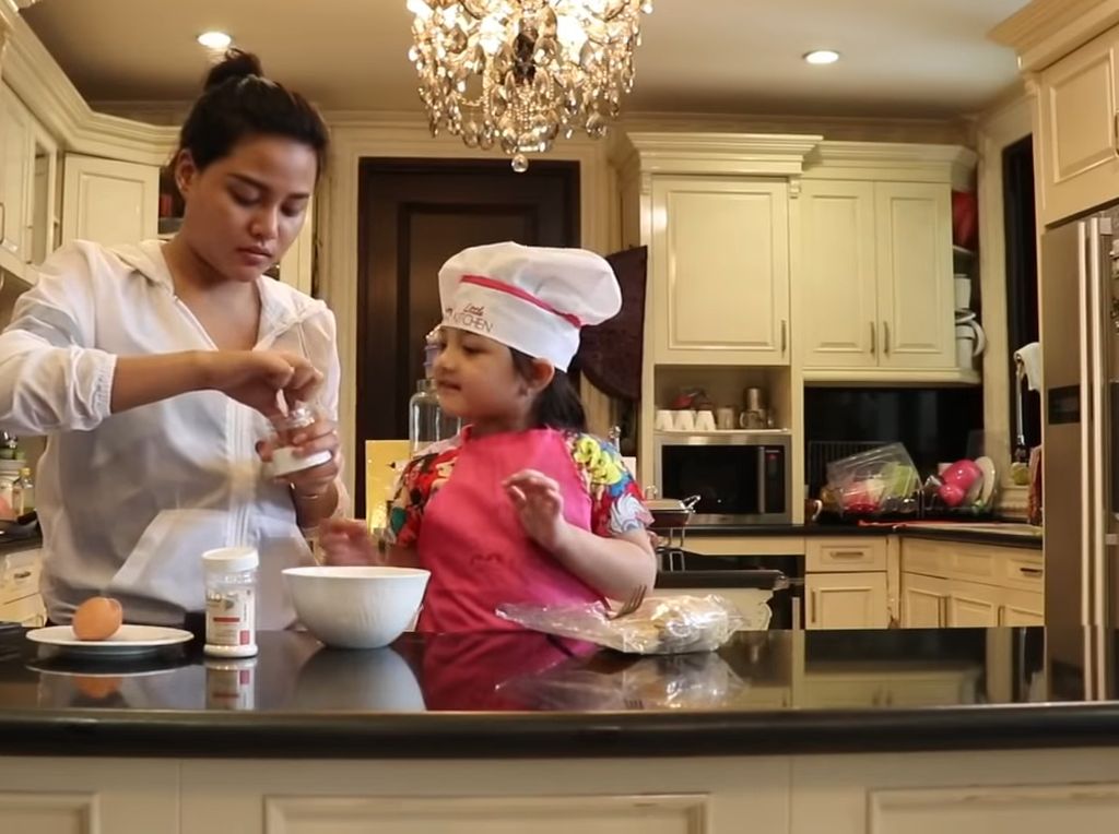 Martabak Misoa, Camilan Praktis Buatan Aurel Hermansyah untuk Queen Arsy Martabak Misoa, Camilan Praktis Buatan Aurel Hermansyah untuk Queen Arsy