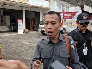 Bawaslu Jaksel Tertibkan Baliho Caleg DPR/DPRD di Mampang-Rasuna Said