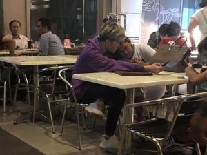 Terciduk! Marion Jola Bersandar Manja dengan Julian Jacob di Depan Umum Terciduk! Marion Jola Bersandar Manja dengan Julian Jacob di Depan Umum