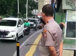 Video Jenderal Polisi Halau Pemotor Bandel Lewat Trotoar