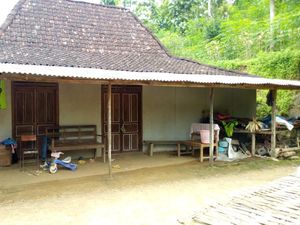 Pemkab Ponorogo Ajak Pulang Warga yang Tersihir Doktrin Kiamat Pemkab Ponorogo Ajak Pulang Warga yang Tersihir Doktrin Kiamat