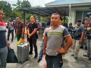 Selewengkan Izin, 12 WN China-Korsel Penambang Emas di Nabire Dideportasi