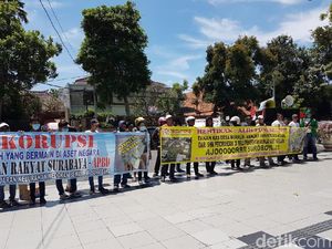 Tuntut Transparansi Ruislag Tanah Kas Desa, Warga Medokan Geruduk Balai Kota