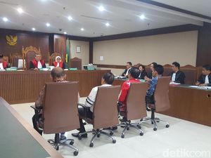 4 Anggota DPRD Kalteng Didakwa Terima Suap Rp 240 Juta dari Bos PT BAP 4 Anggota DPRD Kalteng Didakwa Terima Suap Rp 240 Juta dari Bos PT BAP