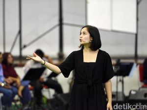 Siap Nonton Konser Musikal Puisi-puisi Cinta? Intip Proses Latihannya Yuk